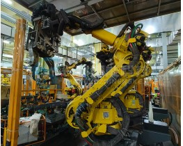 Maintenance of Fanuc high-speed spot welding robot R-1000iA/100F